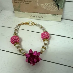 Handmade valentine pink bow charm bead bracelet