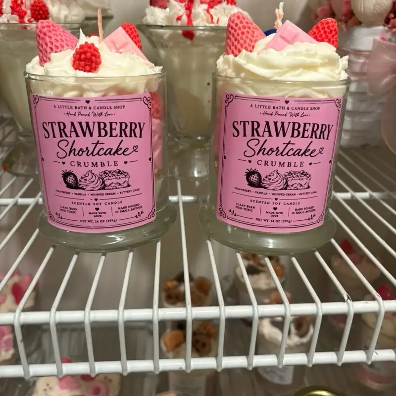 Strawberry shortcake crumble candle