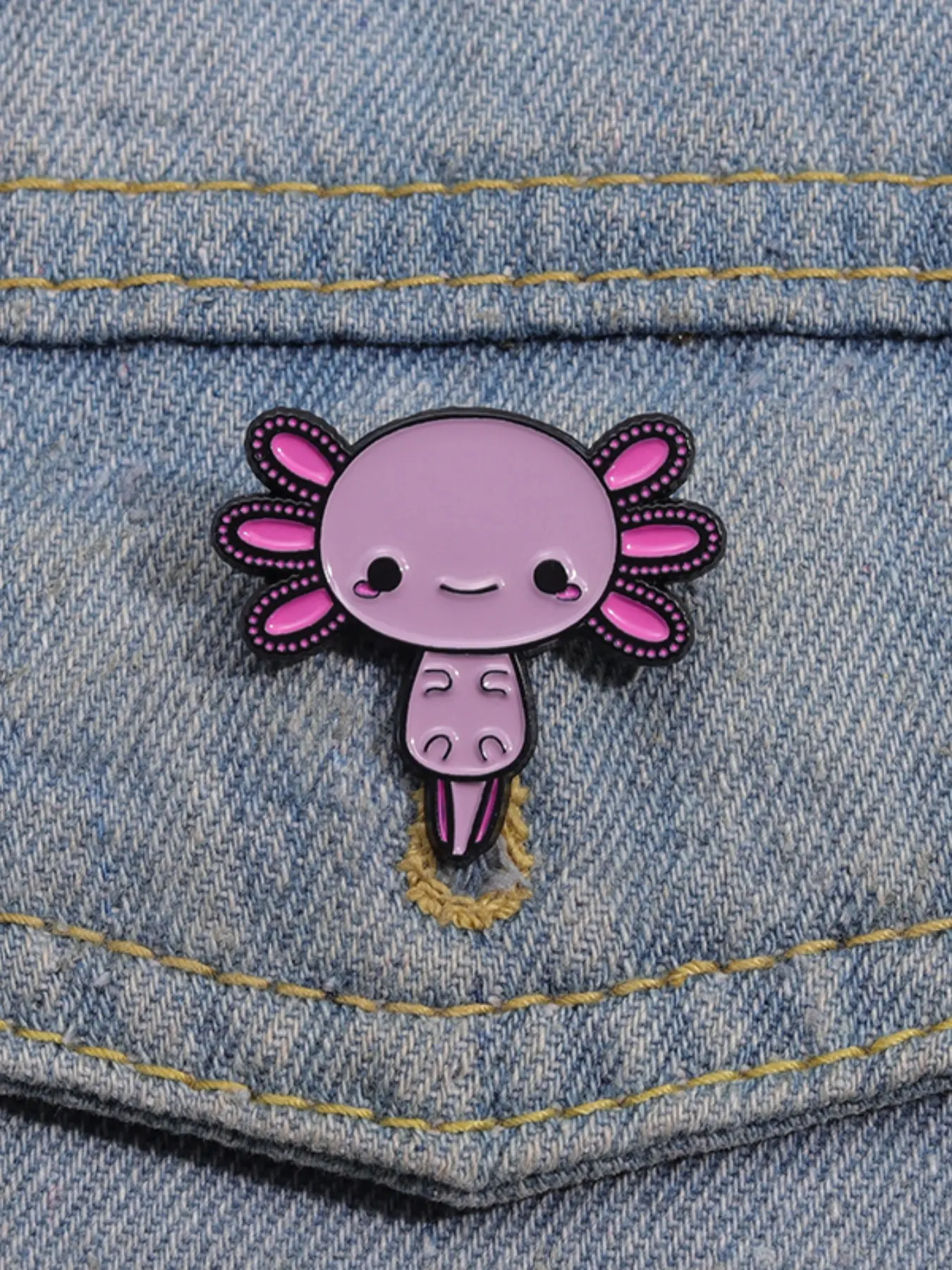 Cute Fun Axolotl Salamander Cartoon Enamel Pin Kawaii Purple Pink Gradient Design Mexican Salamander Enamel Brooch for Backpack Jacket Decoration Gift for Animal Lovers Unique Pet Fans