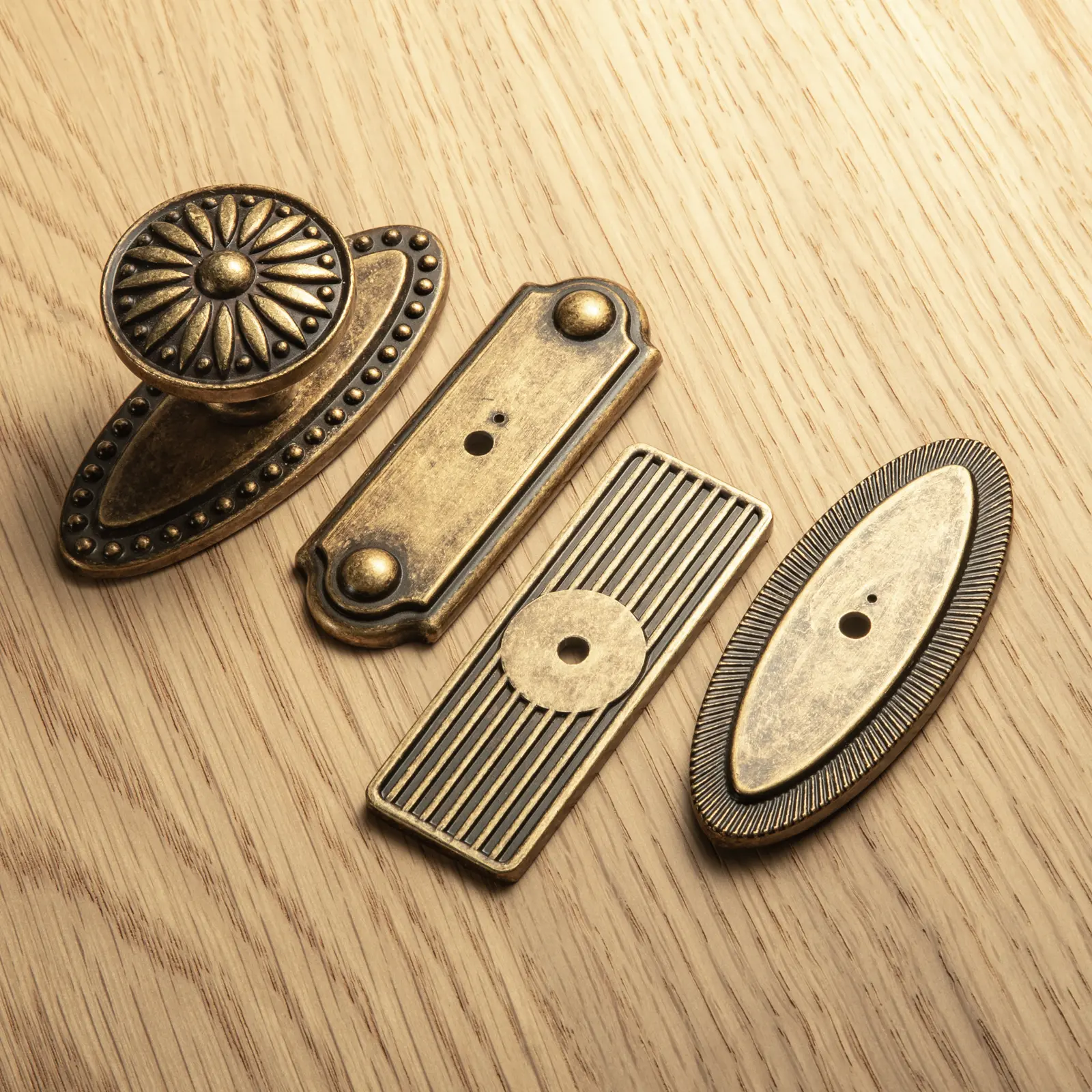 Goo-Ki Antique Brass Vintage Distressed Door Knobs with Oval Backplate, Sunburst Floral Zinc Alloy Handlesets - Interior Door Handles with Functional Linear Backplate, Durable, Easy Effortless Installation for Cabinets, Vintage Furniture