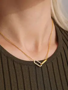 Elegant Sparkling Rhinestone Classic Pin Brooch Necklace, Fashionable and Detailed Design, Perfect for Special Occasions