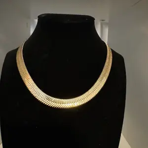 Omega, choker