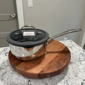 PRINCESS HERITAGE SIGNATURE Olla de 1.75 qt. antiadherente con tapa coladora