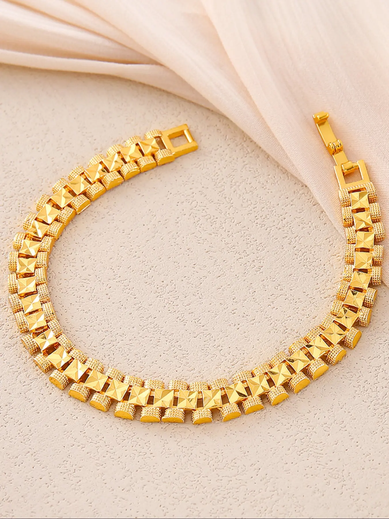 1pc Stylish And Minimalist Golden-Plated Watch Bracelet for Women, Perfect for Everyday Wear, Premium Fashion Bracelet