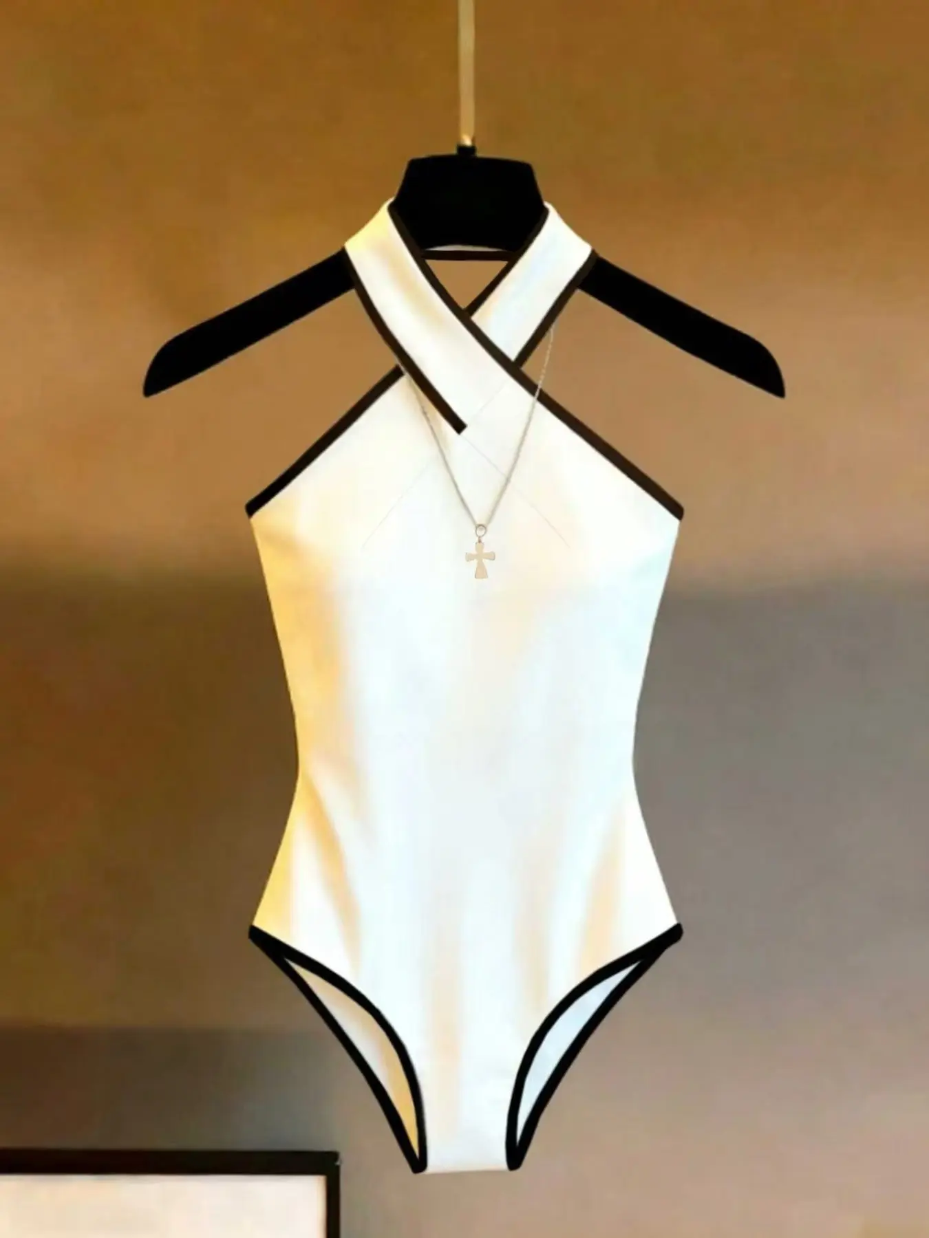 Women's Fashion Casual Elegant Sleeveless Jumpsuit, Slim-Fitting Cross Neck Design, Medium Stretch, Perfect for Parties, Gatherings, Travel, Back-To-School, Womenswear, Lady
