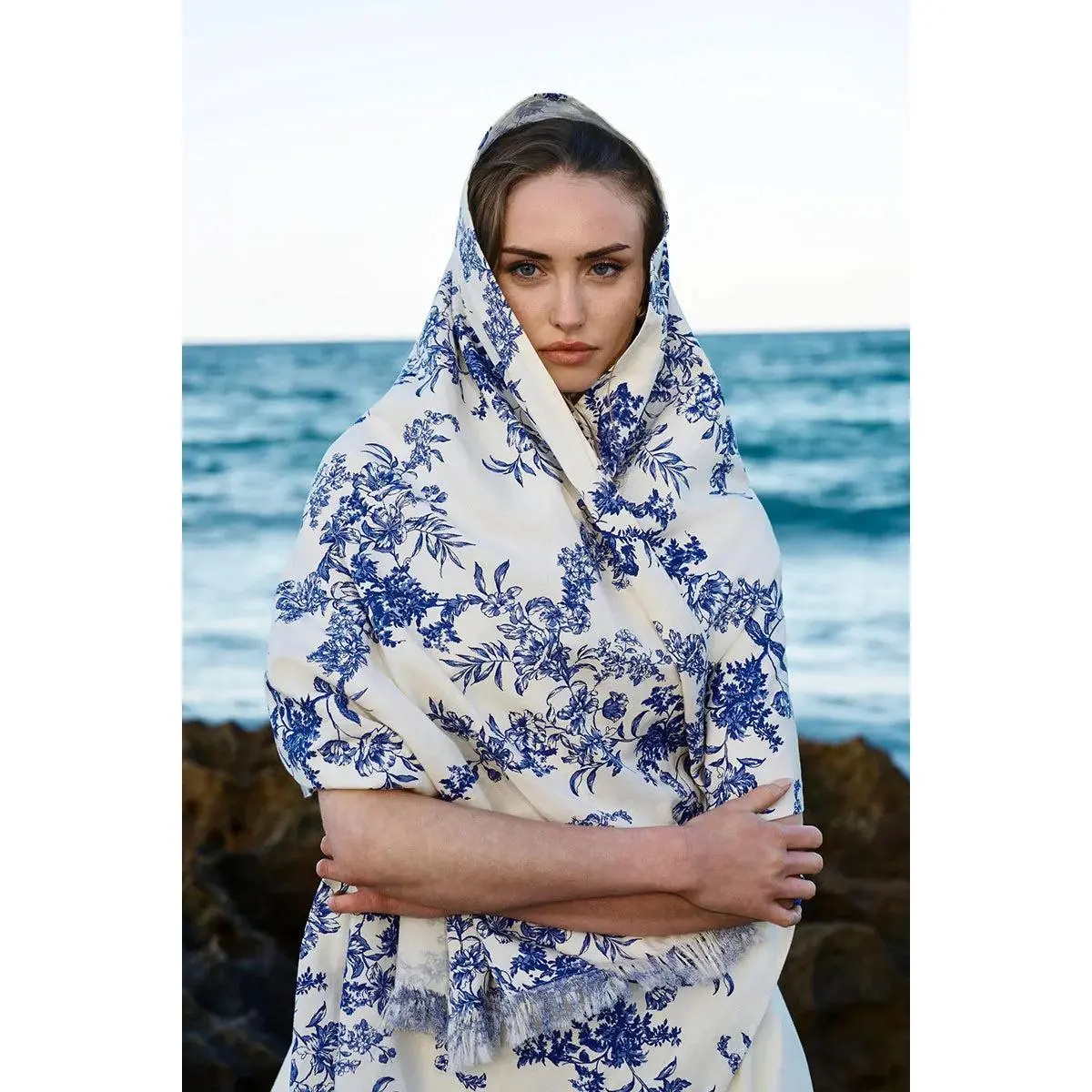 The Melbourne Shawl | Vanilla China Blue Damask