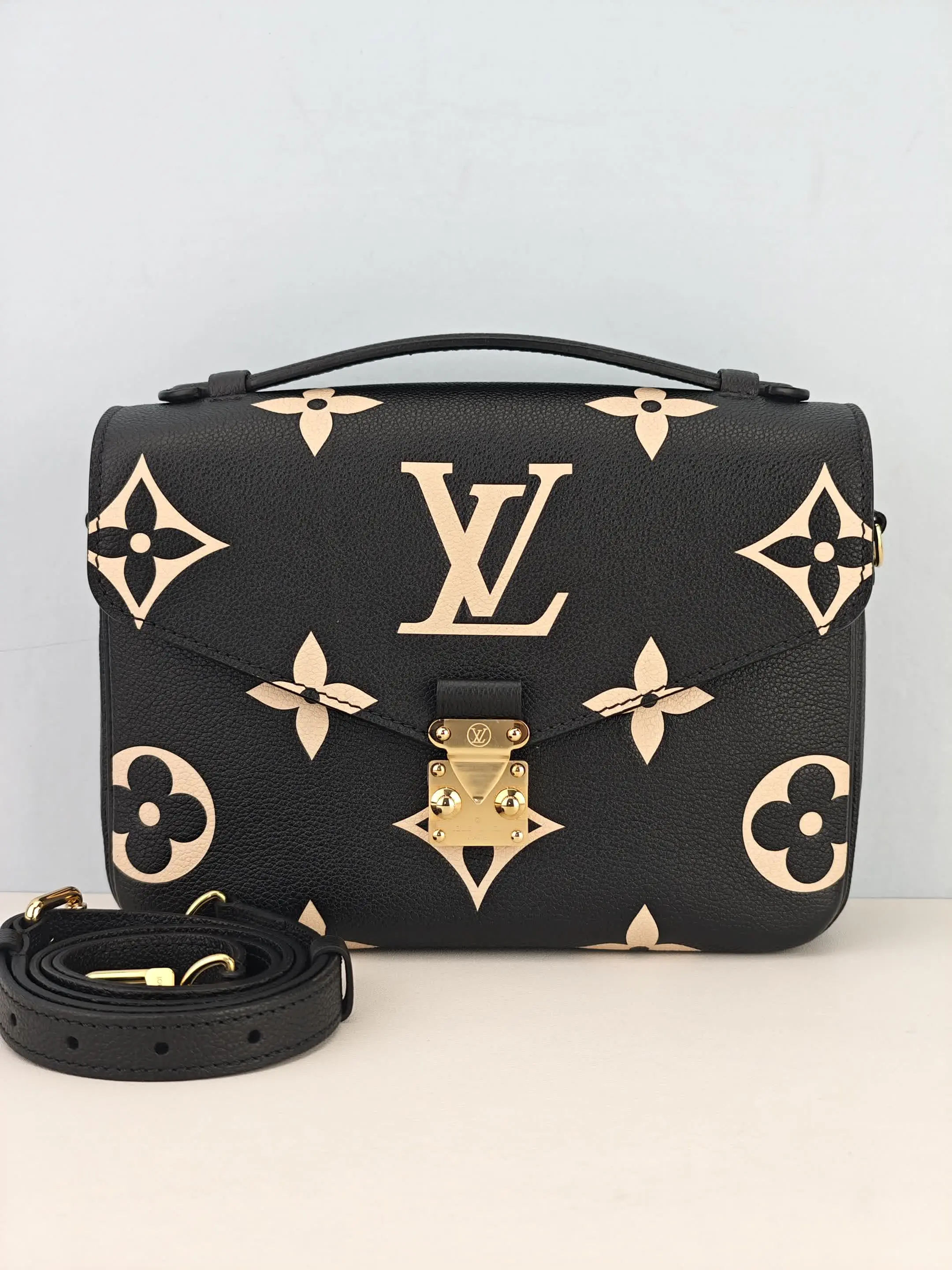 Pre-owned Giant Monogram embossed leather Crossbody Bags Louis Vuitton Metis Pochette Bicolor Empreinte Leather Crossbody Bag Black【Micro chip】