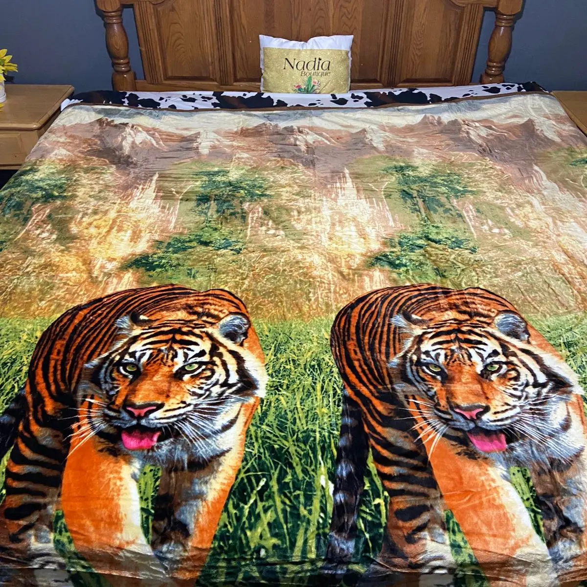 TIGER Polyester Single-Person Camping Blanket - Soft, Super Warm, Ideal for Sports & Outdoor Sleeping Gear (Pillow Cases Not Included), Single-Person Blankets