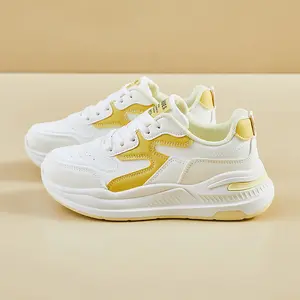 White platform shoes are lightweight and stylish, suitable for daily commuting