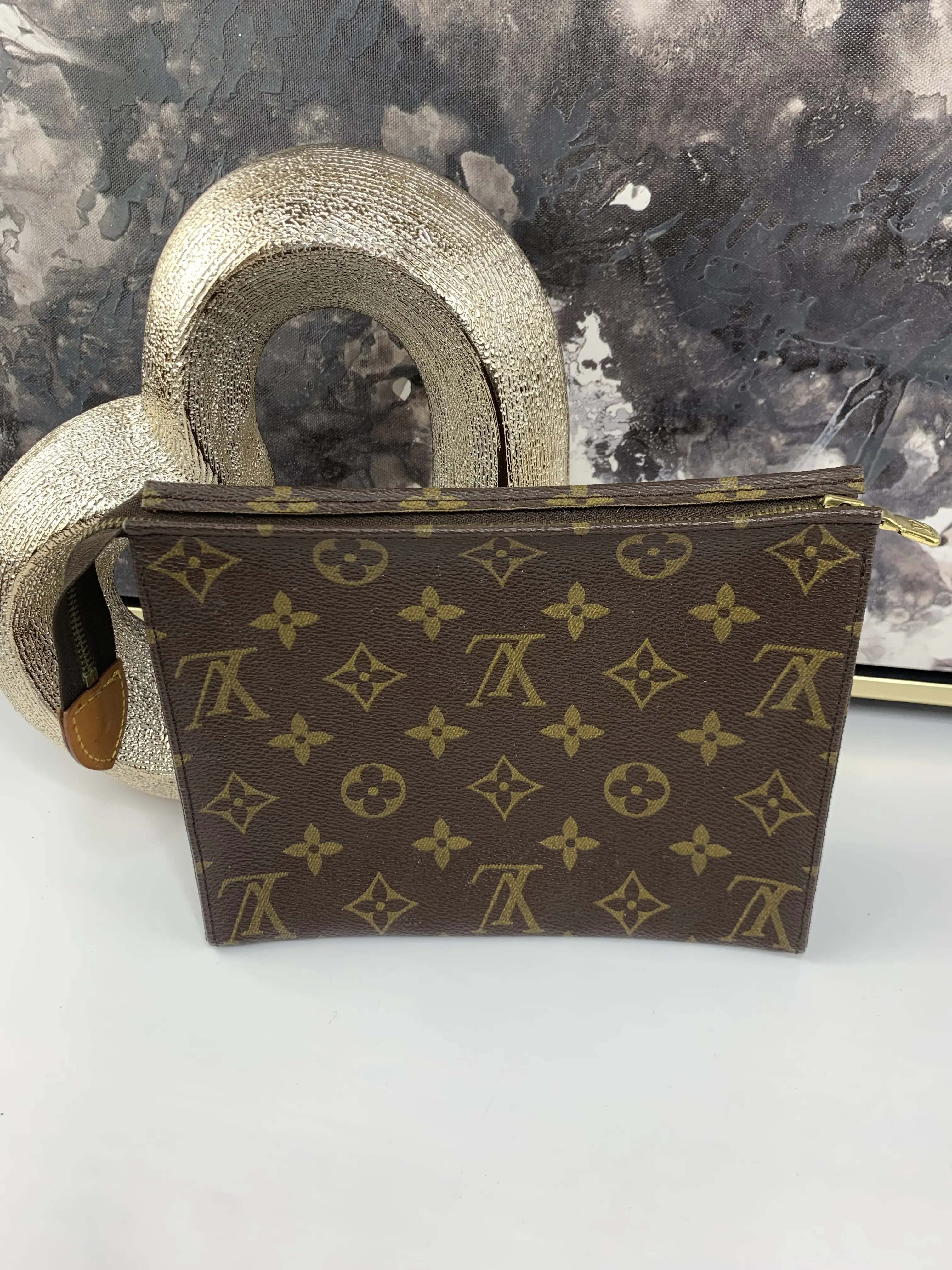 Pre-owned Louis Vuitton canvas Clutches & Wristlets Toiletry 19 Pouch