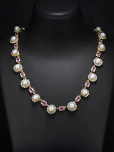 1PC ICED CHICS white pearl pink necklace, a vibrant accessory that significantly enhances your temperament. It's the best gift for your partner and mom Iced Out Jewelry