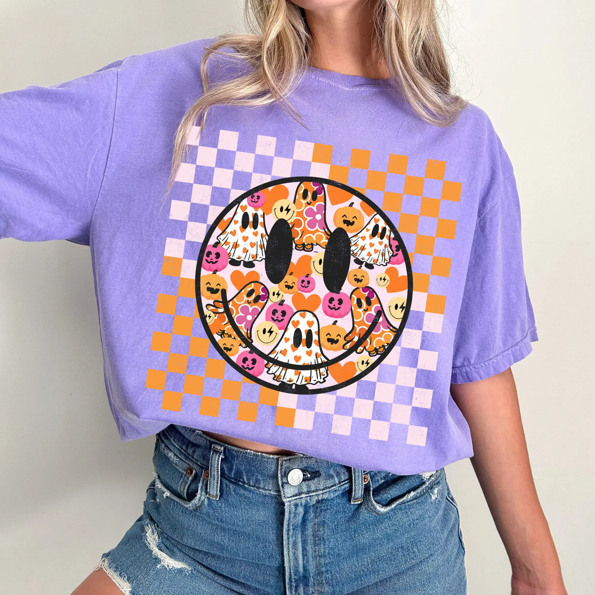 Halloween Smiling Face Shirt, Comfort Color Halloween Shirts, Aesthetic Halloween Happy Smiling T-shirt, Retro Smiling Shirts, Funny Face Oversized Shirt, Spooky Season Caual Fit Womenswear