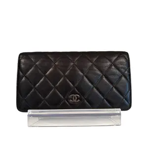 Pre-owned CHANEL leather Small Leather Goods lambkin quilted Long wallet