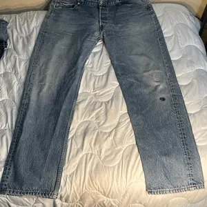 Vintage Y2K Levi’s 501 Waist 36, Inseam: 30 inches