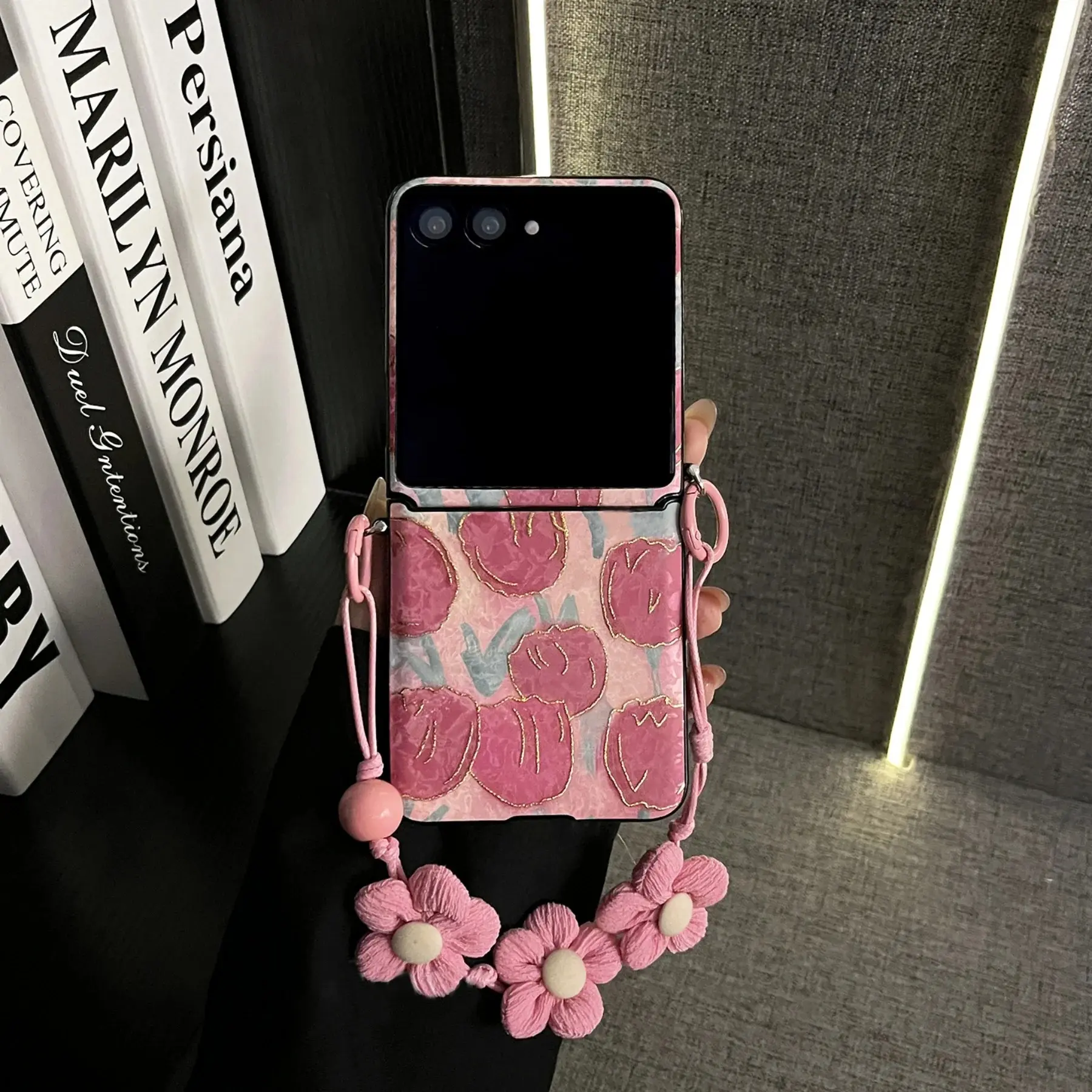 Classic Flower Strap Rose Red Tulip Case for Samsung Galaxy Zflip8 7 6 5 Xiaomi Mix Flip2 Motorola Razr 70 Razr 60Ultra Cover