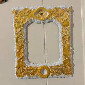 Textured White & Gold Eye Motif Frame – Surreal Baroque Decorative Wall Frame