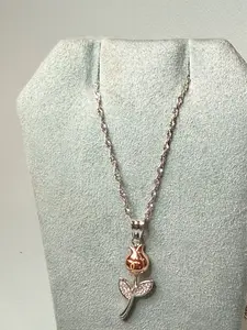 Forever Rose and necklace chain