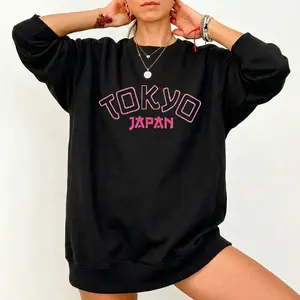 Tokyo Japan Pink Letter Print Graphic Sweatshirt for Women Kawaii Aesthetic Crewneck Pullover Soft Girl Pastel Clothing Travel Inspired Long Sleeve Fleece Streetwear Top Outfit
