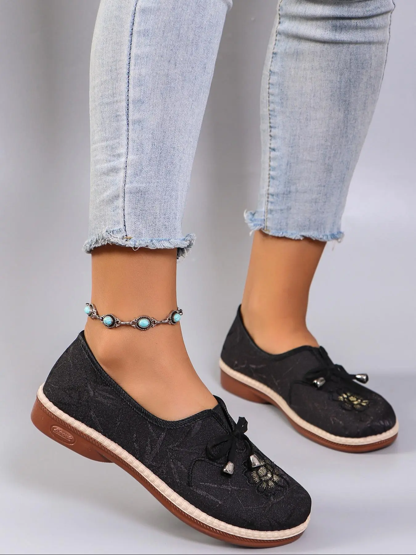 Women's Fashionable Floral Embroidery Slip on Mesh Breathable Lightweight Soft Soled Flat Shoes, Casual Comfortable Low Top Shoes for Daily Wear, Female All-match Round Toe Shoes for Spring & Fall