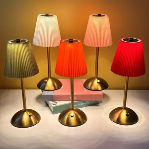 1PC Modern Pleated LED Table Light Touch Control 3 Color Temperatures Long Press Adjustable Brightness USB Power Indoor Use Metal Base Pleated Fabric Lampshade Bedside Lamp Night Light
