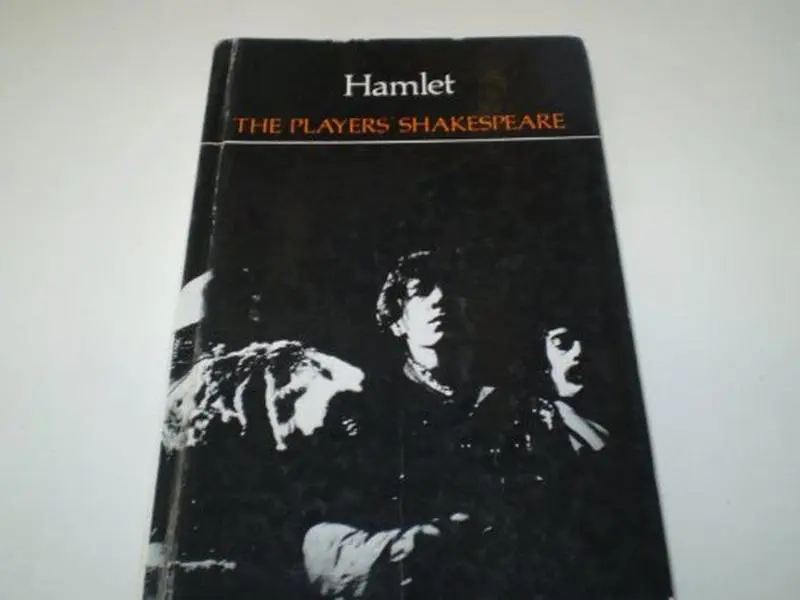 Used William Shakespeare's Hamlet - Hardcover Book with Complete Text, Commentary, Character List for Students & All Ages, English, Hard Cover