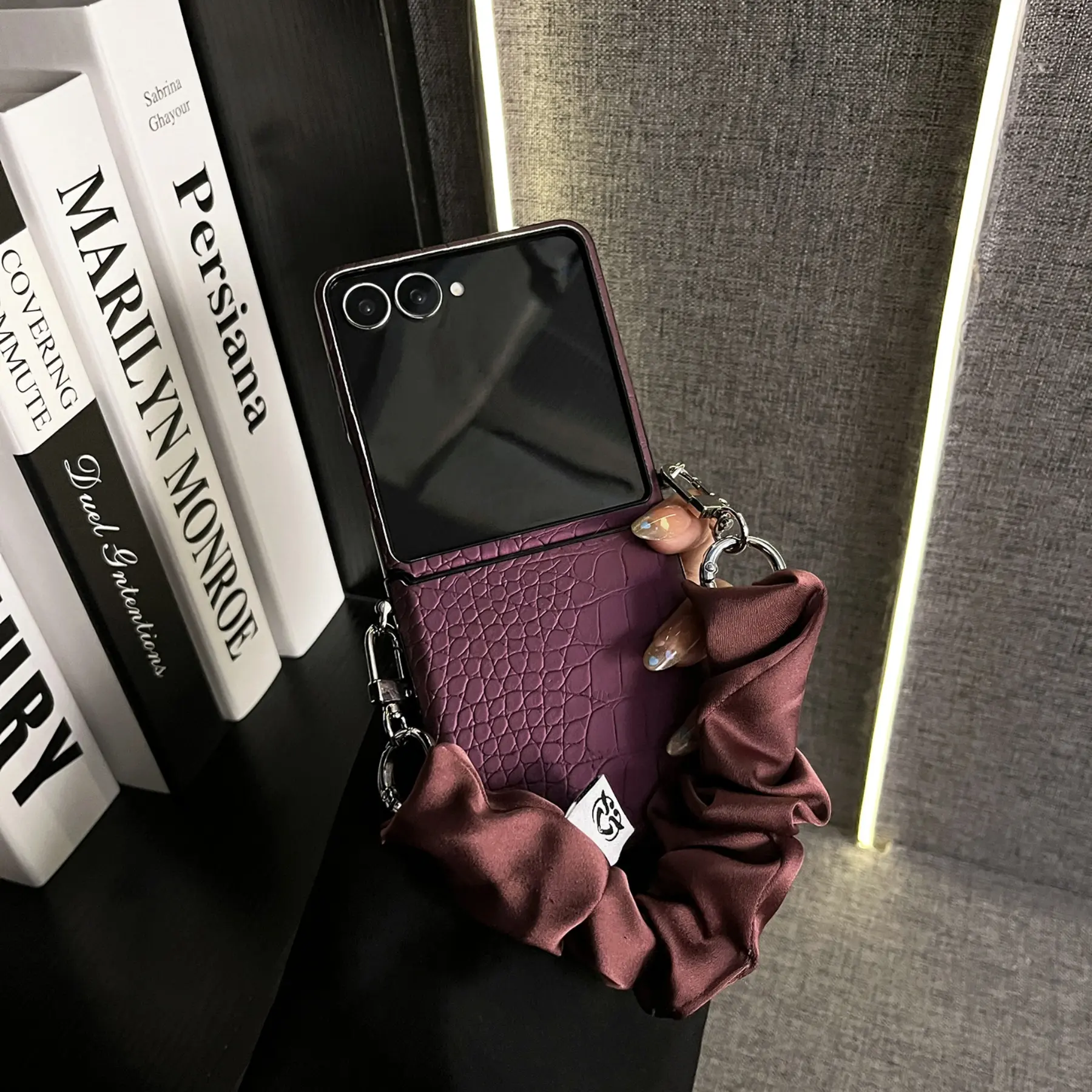 Luxury Dark Purple Crack Pattern Case with Wrinkled Bracelet Chain for Samsung Galaxy Z Flip7 Z Flip6 Z Flip5 Protective Cover