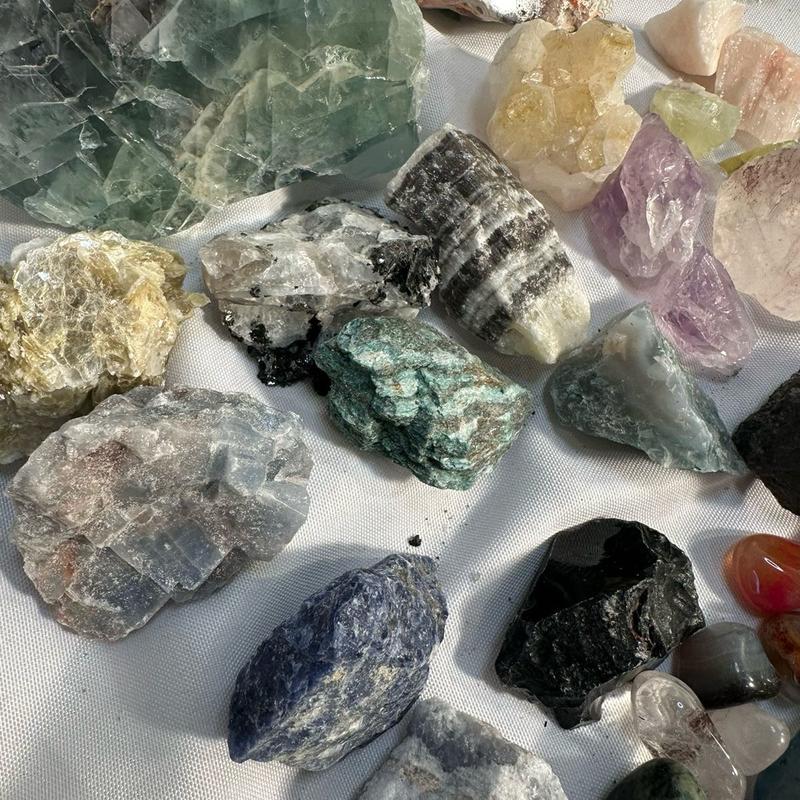 Wowzza Gallon Mining Bucket with Citrine, Amethyst, Muscovite, crazy lace agate and more home decor natural crystal