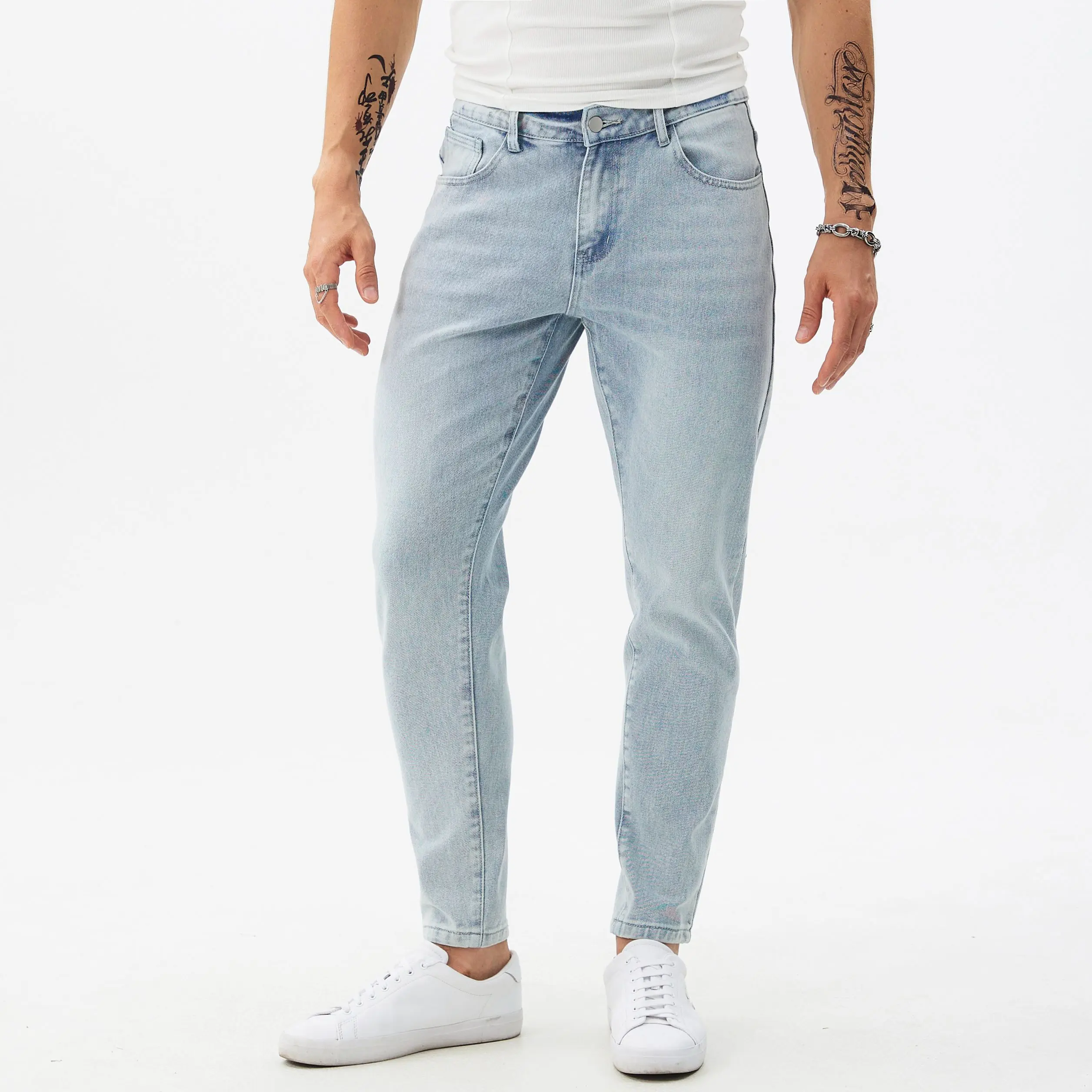 Men's Urban Casual Slim-Fit Jeans - Mid-Rise Tapered Leg with a Classic Button Design in a Comfortable Washed Fabric for Everyday Wear