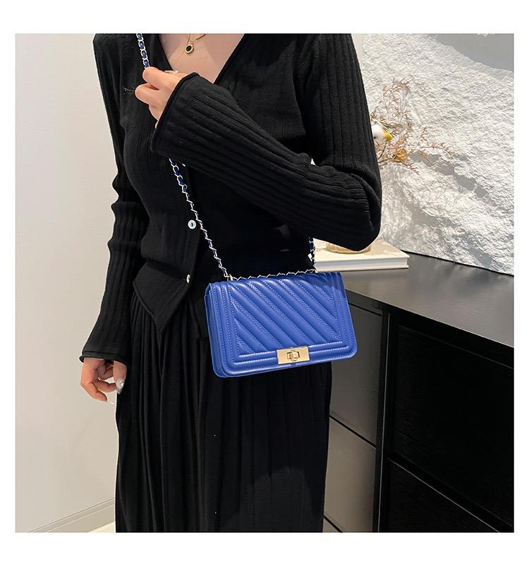 Fashionable New Solid Color PU Embossed Shoulder Bag, Street Commuting Crossbody Bag, Minimalist Women's Chain Small Square Handbag