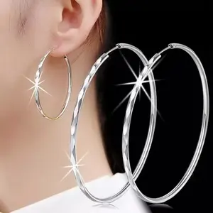 1 Pair Silver-Tone Textured Hoop Earrings for Women, Shiny Geometric Round Hoops, Lightweight Fashion Earrings for Everyday Wear