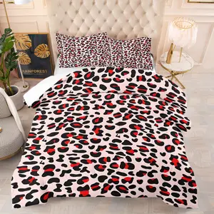 2/3 Pcs Pink-Black-Red Contrast Leopard Print Bedding Comforter Set（Quilt/Comforter）, Comforter & 1/2 Pillowcases (no filler), All-Season, Contrast Leopard Print, Fits Bedroom/Dorm/Rental Decor, Ideal for Sweet-Cool Style Fans/Roommates/Birthday Gifters