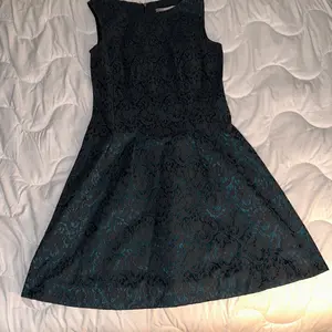 Forever 21 Above Knee Dress Size 5 Black and Teal