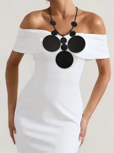 Elegant Round Pendant Necklace, Bold Fashion Jewelry for Women, Luxurious Party Accessory, Perfect for Dates and Events