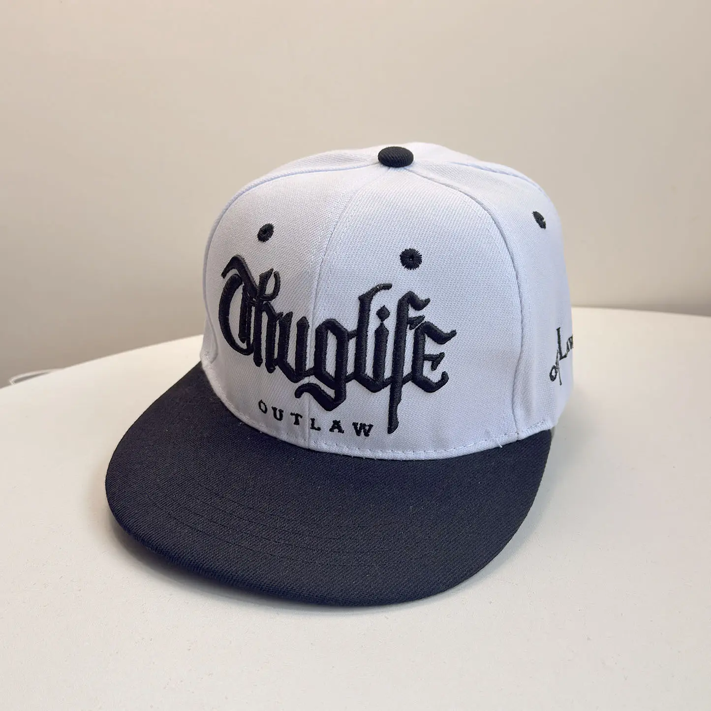 OUTLAW-White top, black eaves