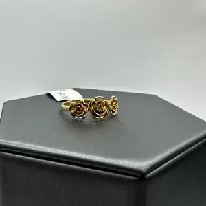 Ring rosas Female