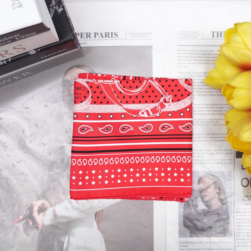 Pre-owned Hermes Red&Black &White Square Silk Scarf T20283935