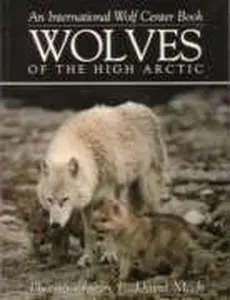 USED-Wolves of the High Arctic by International Wolf Center Staff (Paperback)