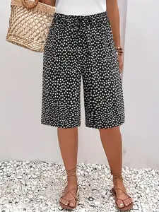 Plus Size Daisy Print Wide-Leg Capri Pants Casual Drawstring Loose Fit Shorts, Y2K Clothes Summer Daily Wear, Trendy Floral Bottoms, Comfortable Relaxed Fit Casual Ensembles, Stylish Minimalist Pattern Detail Party Casual Wear