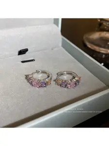 A pair of synthetic artificial color diamond earrings, small and exquisite Korean style simple earrings, suitable for daily wear as women's jewelry, women's jewelry jewelry gifts