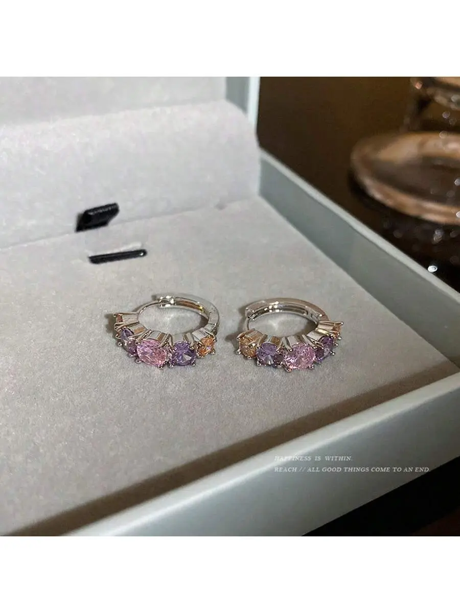 A pair of synthetic artificial color diamond earrings, small and exquisite Korean style simple earrings, suitable for daily wear as women's jewelry, women's jewelry jewelry gifts