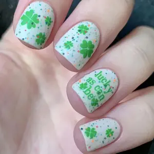 St Patrick's Day Nails Press on Nails Short Square Shamrocks Fake Nails, 24pcs Irish Lucky Clover Design Acrylic Nails Supply Green Shamrocks Letter