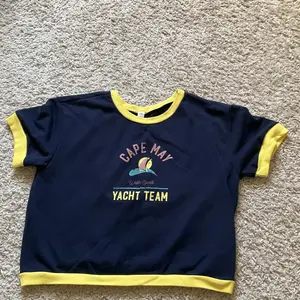 anthropologie by daily practice tee-short. size: M. color: navy/yellow.