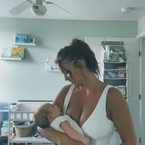 MOMANDA Crossover Nursing Bras for Breastfeeding Sleeveless Maternity Workout Nursing Crop Tank Tops