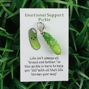 Emotional Support Cucumber Keychain, 1/5 Counts Cute Pendant with Card, Funny Resin Decoration, Small Pendant, Gift for Friends, Colleagues and Relatives, Pickle Themed Keychains