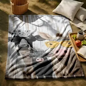 1 piece A fun drawing of a cow and a calf wearing sunglasses themed flannel blanket - All-season comfortable flannel blanket, modern design style, suitable for sofas and beds, digitally printed pattern, super soft and warm, 100% polyester material