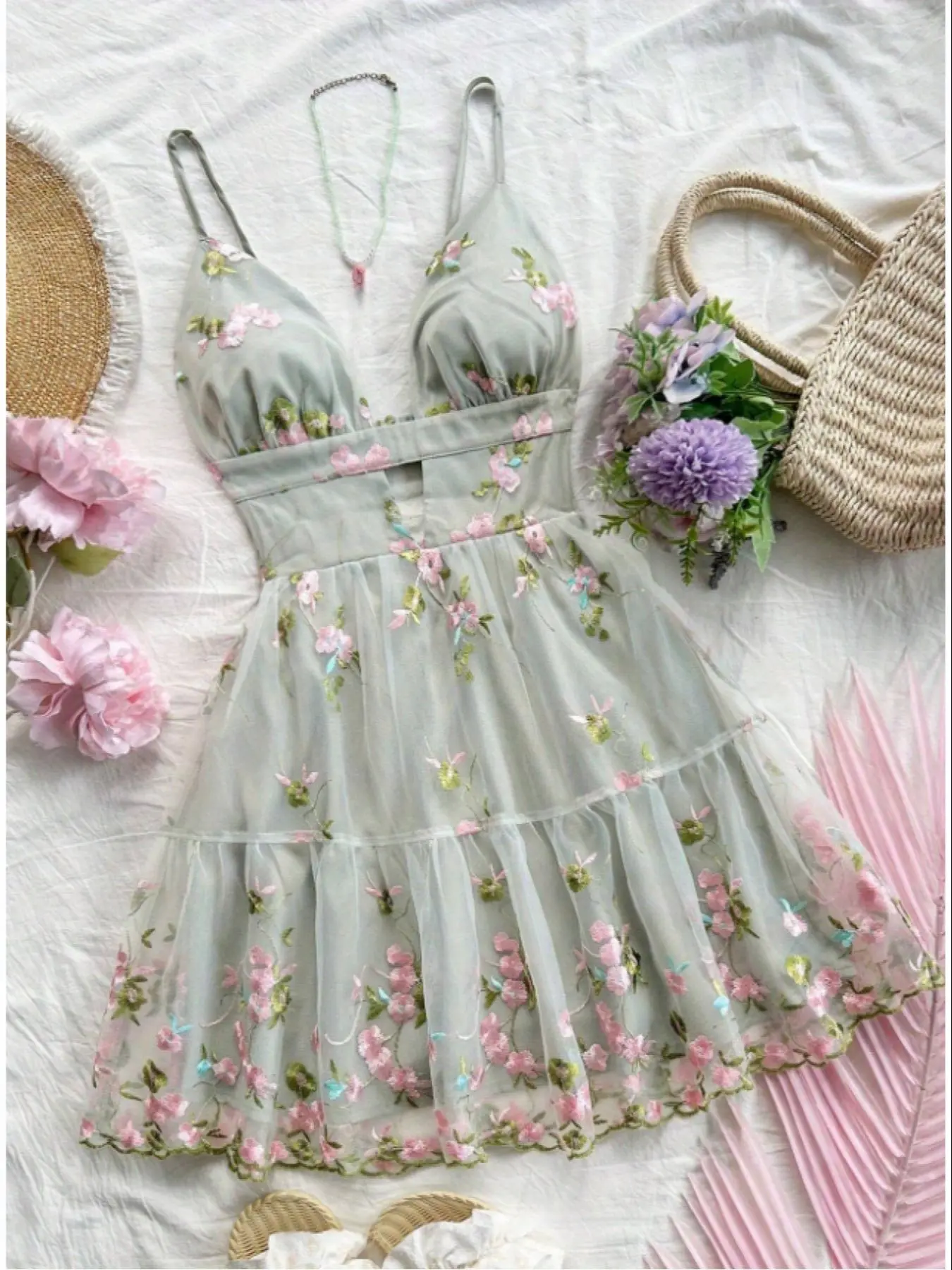 【Plus Size】 Floral Embroidery Cami Spaghetti Strap Dress, Casual Sleeveless A Line Short Dress for Boho Summer Holiday Vacation Daily Wear, Women's Clothes for Summer, Bohemian Dresses