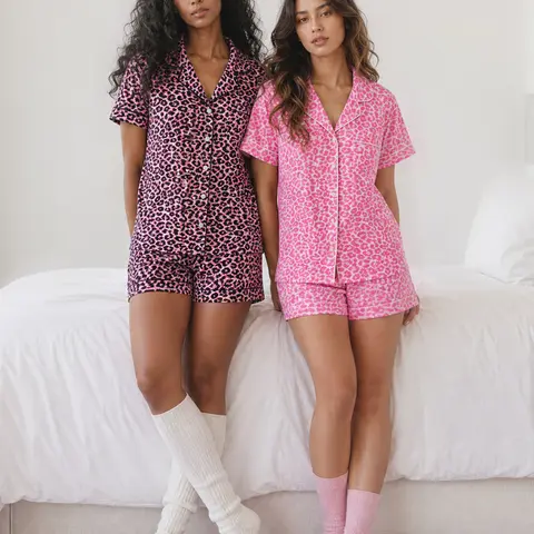 U2SKIIN Women’s Leopard Print Summer Pajama Set – Short-Sleeve Top with Front Buttons, Elastic Waist Shorts with Pockets, Breathable Casual Loungewear/Home Wear, a Great Gift Choice for Women