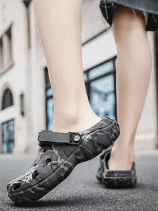 Men's Random Plants Print Hollow Out Clogs, Casual Comfortable Breathable Clogs, Fashionable Shoes for Indoor & Outdoor Wear, Outdoor Slippers