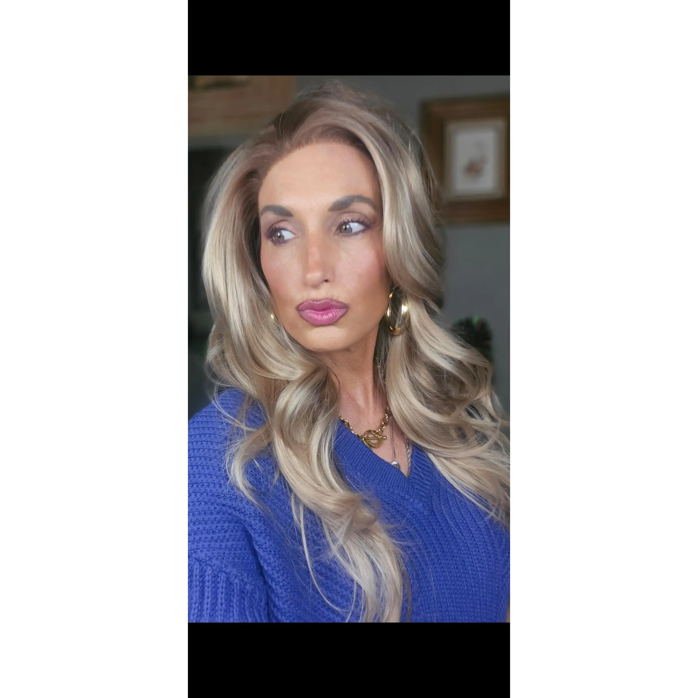CARKIRA Marilyn 22 Inch Loose Wave Lace Front Wig, Chocolate Swirl Blonde Ombre Synthetic Hair for Women, 13x4 Lace Part with Natural Line, Heat Resistant for Everyday Wear, Ombre Hair, Dimensional Blend, Effortless Waves, Medium Cap, Realistic Scalp, 22,