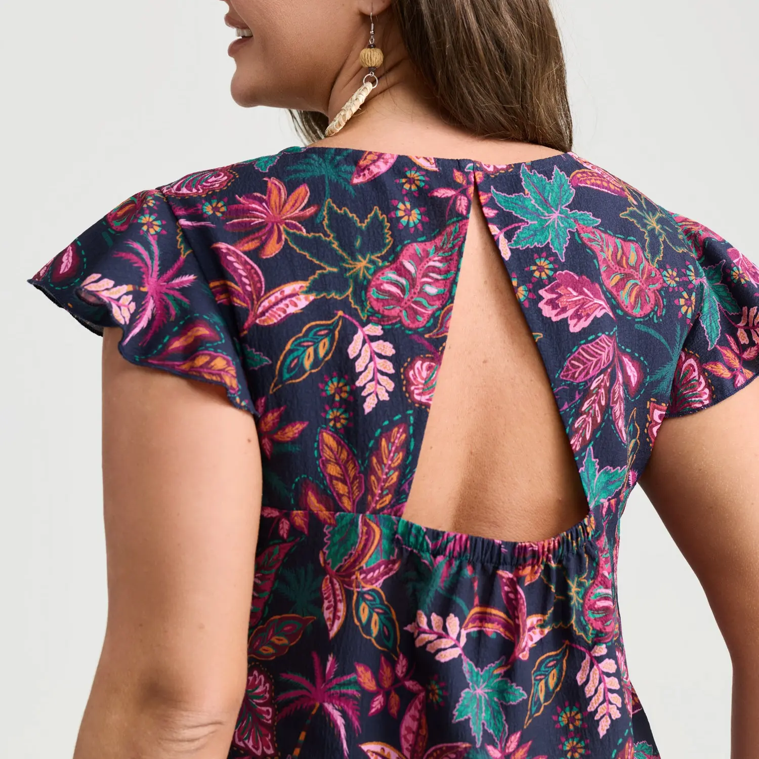 BloomChic Bright Floral Texture Open-Back Blouse 【M-6XL】